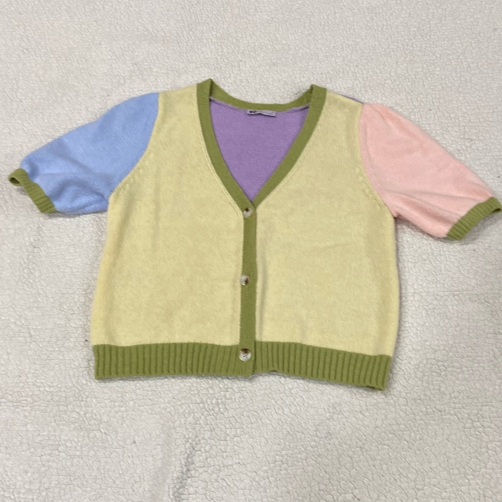 So short sleeve v neck button sweater ex cond